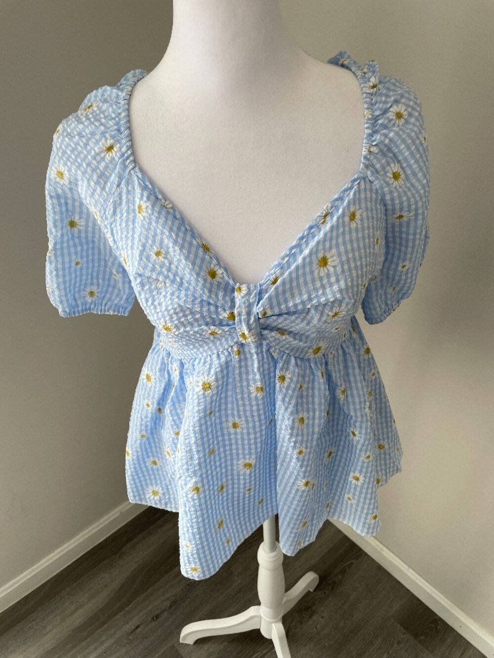 Checkered Daisy Puff Sleeve Blouse